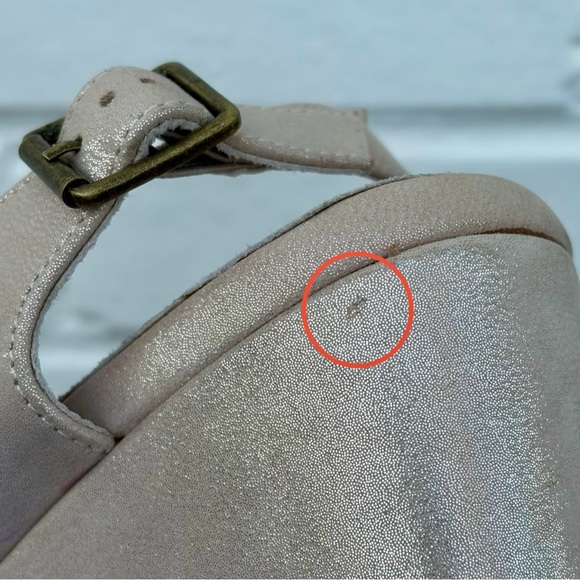 Chocolat Blu Winnie Wedge Sandals in Shimmering Gold, SZ 6/7 LIKE NEW! MSRP $184 - Picture 8 of 9